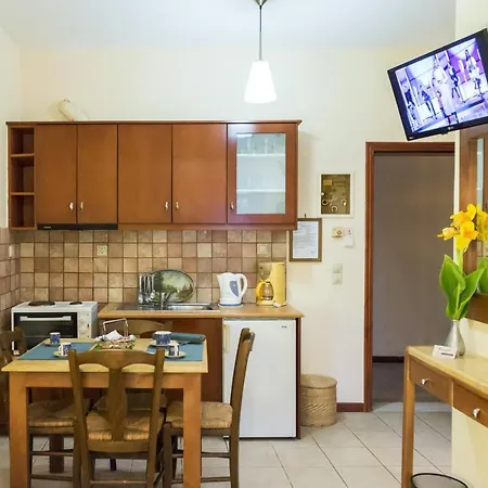 Daire One Bedroom Appartement With Enclosed Garden And Wifi At Agios Andreas